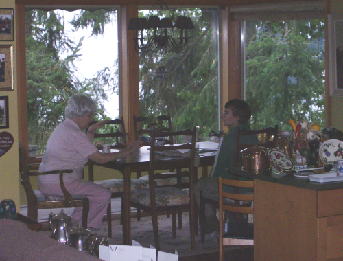 hetty and stidkid at breakfast