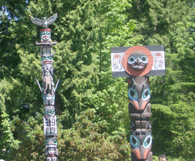 totems at stanley park 1